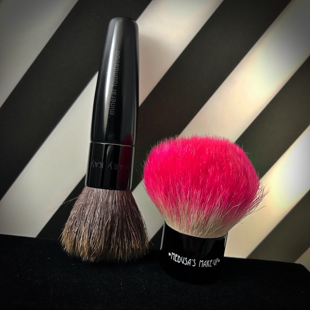 Medusa’s Makeup Kabuki & Mary Kay Bronzer Brush